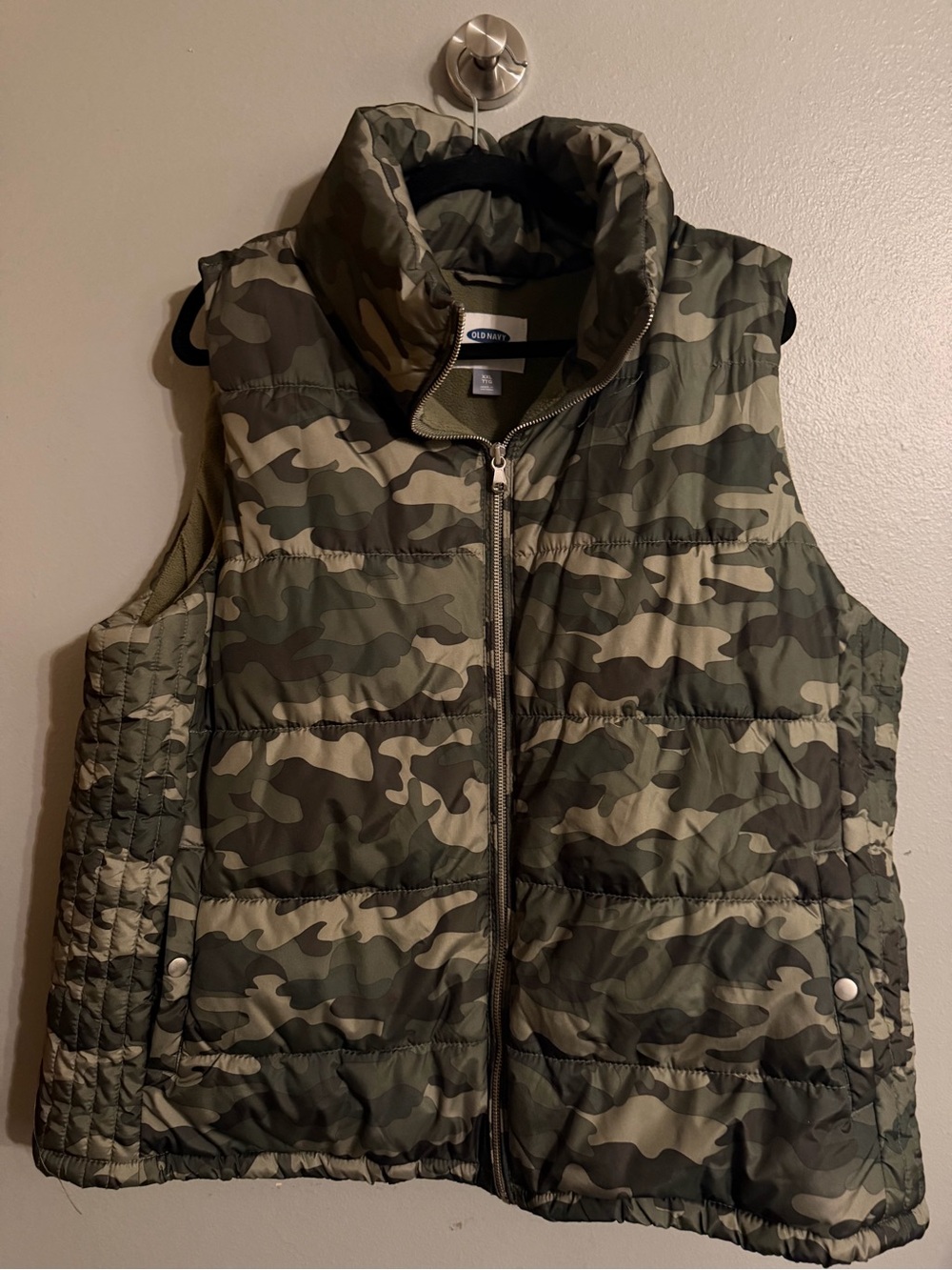 Old Navy Women's Olive Camo Quilted Puffer Vest